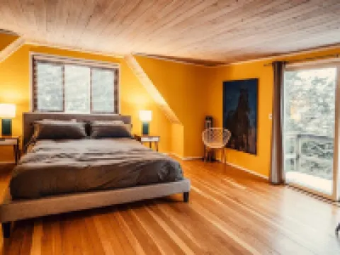Beautiful lake house getaway Hotels in Shawangunk