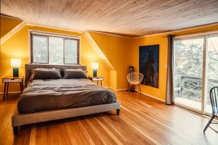 Beautiful lake house getaway