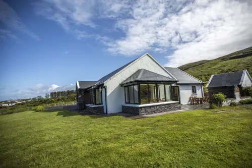 Luxury Seaside Cottage, Stunning Ocean Views, Waterville, Ring of Kerry