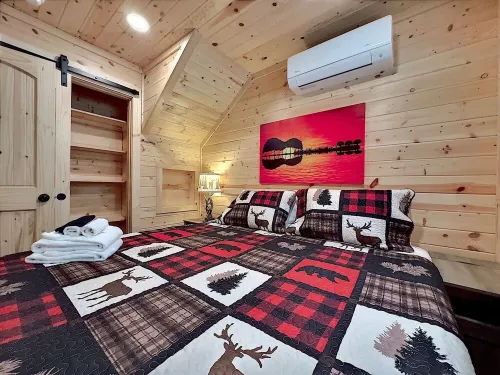 Brand New! Lakeview Tiny Home in Downtown Hiawassee