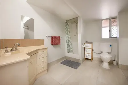 Beautifully located apartment, seconds to the bush, minutes from the beach Отели рядом с достопримечательностью «Lady Musgrave Island»