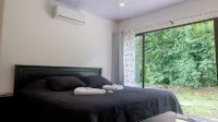 Luxury Retreat with Private Jacuzzi & High-Speed WiFi in La Fortuna! Hotels in San Carlos