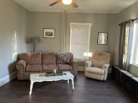 4Br Historic Home Near Makoshika State Park. Sleeps 9, Pet Friendly, Agates Hotels in Glendive