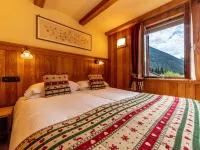 โรงแรมแคสเตอร์ โรงแรมในชามโปลุก
