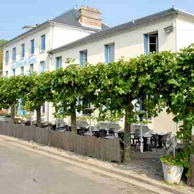 Logis Hôtel les Bords de Seine Hotel Exterior