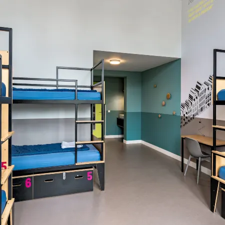 Stayokay Hostel Amsterdam Oost Отели рядом с достопримечательностью «Мост Питон»