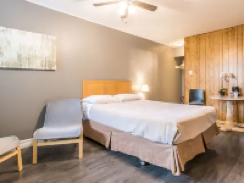 Lake City Motel Hotels in Dartmouth