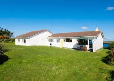 Windyhill Hotels near Fishing Cove field