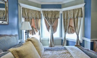 Naomi's Inn Bed & Breakfast