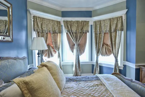 Naomi's Inn Bed & Breakfast - parking