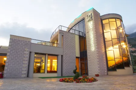 Hotel le Ginestre Отели в г. Tocco da Casauria