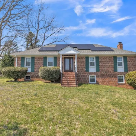 Upscale Escape Game Room & Spa-like Baths 4 Bedroom Home