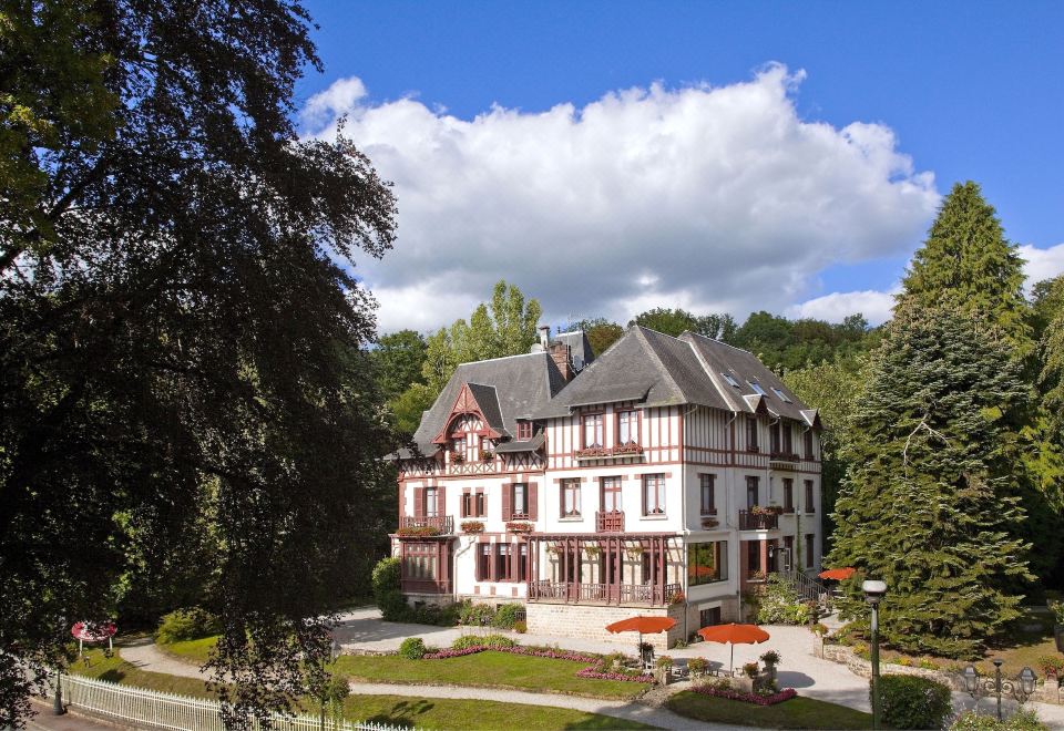 hotel overview picture