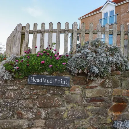9 Headland Point