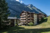 BaseCamp Hotel
