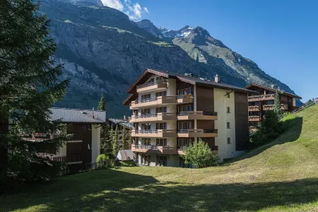 BaseCamp Hotel Отели в г. Церматт