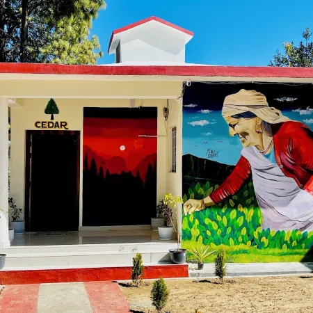 The Golden Leaves Cafe And Cottages