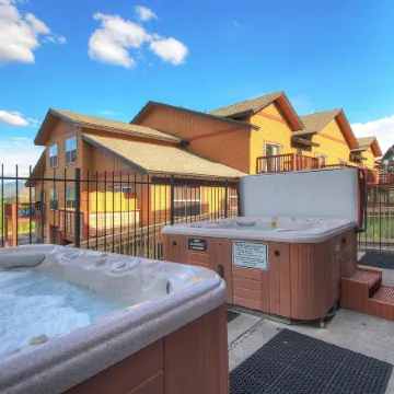 97A Exceptional Views, 4 Br, Central Location by RedAwning