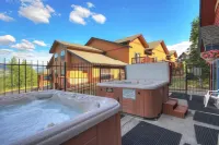97A Exceptional Views, 4 Br, Central Location by RedAwning