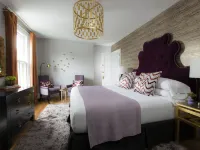 Gilded Hotels in Newport