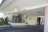 Gray Plaza Motel West Frankfort فنادق في كريستوفر