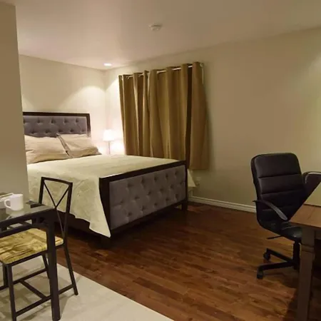 The Lion Inn & Suites
