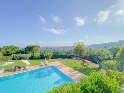 Villa St Maxime Hotels near Le Coutelier de Saint-Paul