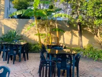 Rosebank Lodge & Backpacker Hotels near Johannesburg Zoo