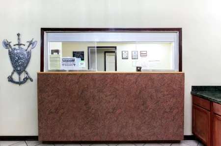 Knights Inn Tucker Отели рядом с достопримечательностью «Stone Mountain Covered Bridge»