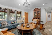 Guadalupe Bluff Bunk House 5 Bedroom Home by RedAwning - 3-Star