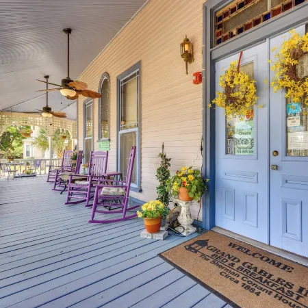 Grand Gables: Home 1 Block to St Johns River