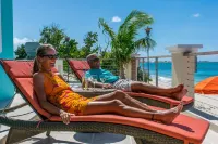 Luxury Villa + Courtesy SUV, Steps to Beach: PaddleBoards, Bikes, Chairs & More!