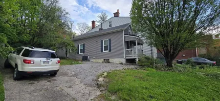 Charming cottage, 3Qn w/ WiFi, Parking, AC walkable to Clftn Nrthsd near dwntwn