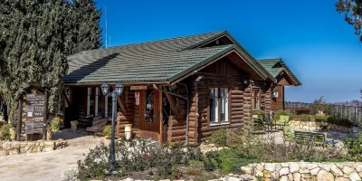 โลโกส์โฮเทลอินยะดฮัชโมนา โรงแรมใน