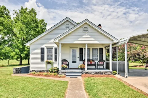 Peaceful Elkin Vacation Rental ~ 17 Mi to Mt Airy! - Homestays