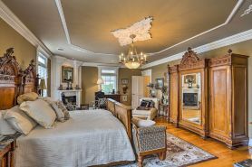 Historic Cedar Hill Mansion on Large Farm w/ Pool!