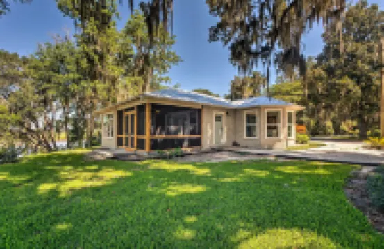 Private Dock and Porch Riverfront Darien Cottage