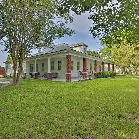 Hampton Sanctuary w/ Fire Pit & Fenced Yard!