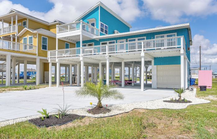 Colorful Freeport Beach Rental < 1 Mi to Ocean