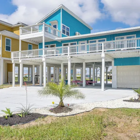Colorful Freeport Beach Rental < 1 Mi to Ocean