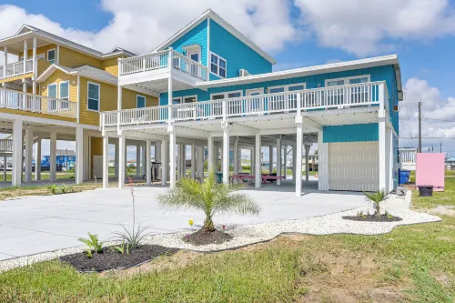 Colorful Freeport Beach Rental < 1 Mi to Ocean