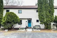 Mtn-View Gem w/ Deck & Hot Tub in Tannersville - موقف سيارات
