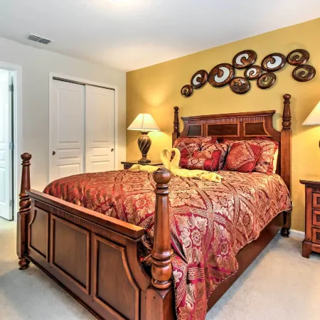 Spacious Kissimmee Villa - 3 Mi to Disney World!