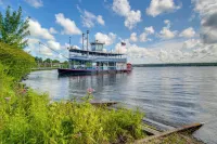 400 Ft to Chautauqua Lake, Mayville Cottage - spa