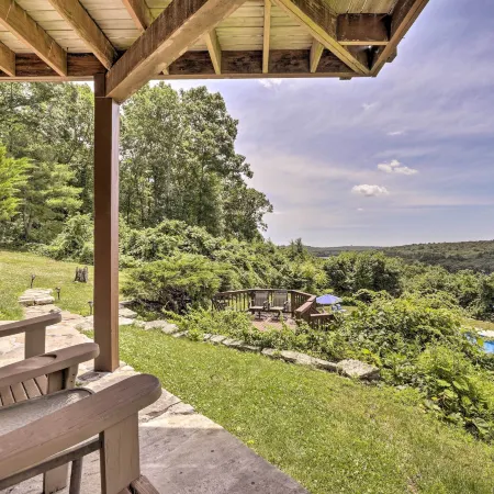 Cozy Studio: Indoor Hot Tub & Inground Pool Access