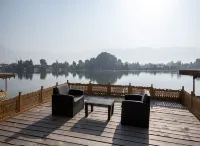 Mascot Houseboats