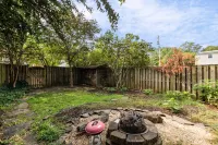 Beautiful 3Br/3ba Colonial House by Cozysuites -  Casas de vacaciones