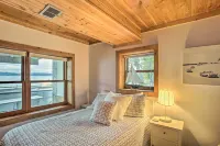 Updated Glen Arbor Cottage on Lake: Dock & Mooring - 3-Star