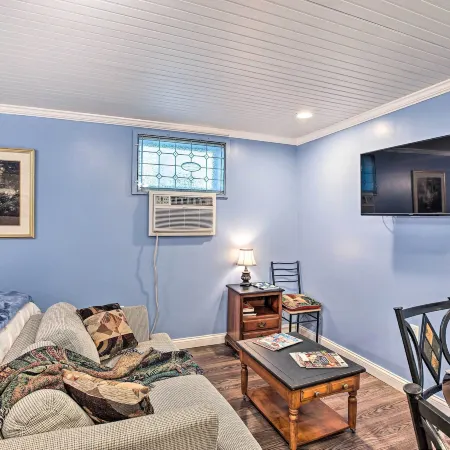 Updated Williamstown Apartment with Kitchen!