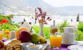 Akrotiri Hotel